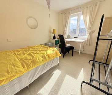 2 bedroom flat to rent - Photo 4