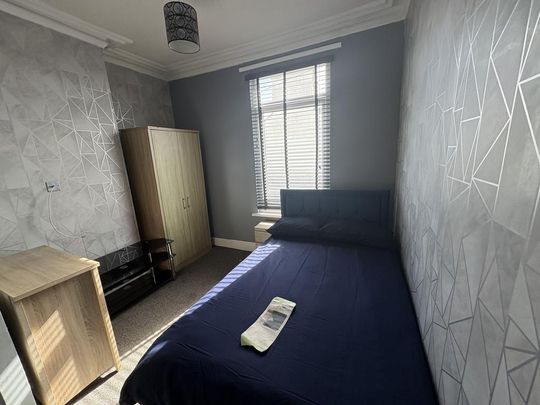 1 bedroom in a house share to rent - Photo 1