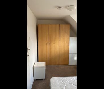 Room in a Shared Flat, Chesterfield Court, NW11 - Photo 1