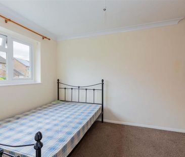 3 bedroom end of terrace house to rent - Photo 3