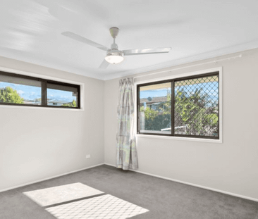 SPACIOUS, LIGHT-FILLED FAMILY RETREAT WITH POOLSIDE ENTERTAINING & ... - Photo 2