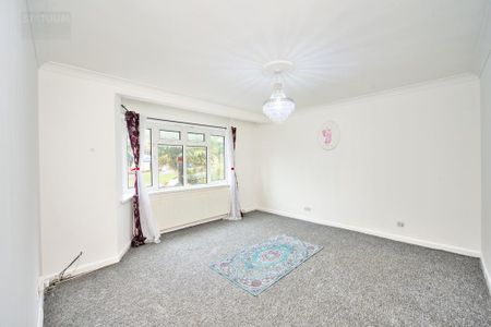 5 bedroom semi-detached house to rent - Photo 2