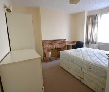 4 bedroom terraced house to rent - Photo 5