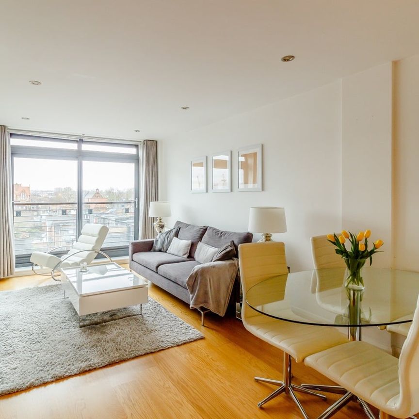 2 Bed Flat, Larden Road, W3 - Photo 1