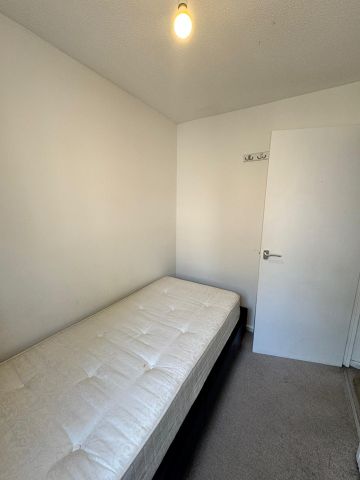 2 Bed Terraced House, Elmore Court, NG7 - Photo 2