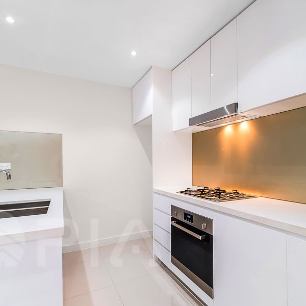 602B/27 Cook Street TURRELLA - Photo 1