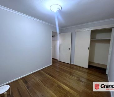 WELL-PRESENTED AND FRESHLY PAINTED 2 BEDROOM UNIT IN NOBLE PARK, WI... - Photo 4