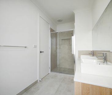 Near New Modern Townhouse in Point Cook - Photo 6