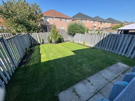 For Lease - 3989 Stardust Drive, Mississauga, Ontario - Photo 2