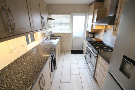 Elmlea Drive, Hayes - Photo 2