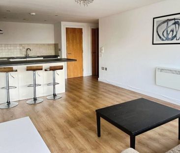 3 bedroom Flat To Let - Photo 3