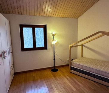 In a private setting and surrounded by nature, an elegant villa wit... - Photo 5