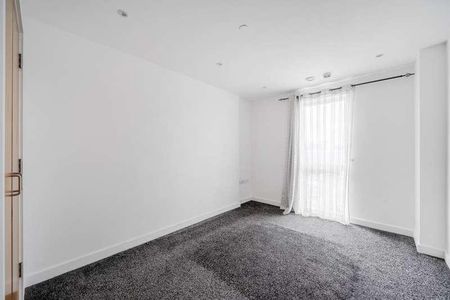 Slough, Berkshire, SL2 - Photo 2