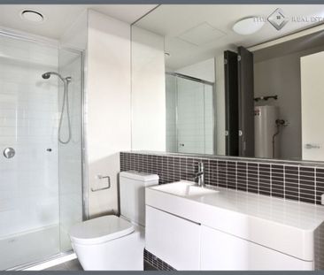 PRIME SPRINGVALE CENTRAL LIVING – SHOPPING & TRANSPORT AT YOUR DOOR - Photo 3