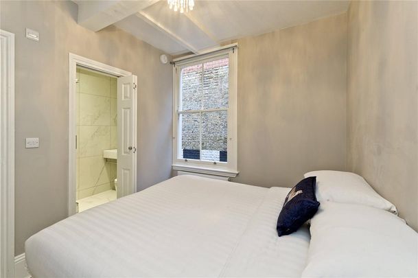 2 bedroom flat in Bayswater - Photo 1