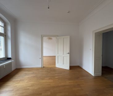 2-Zimmer Altbau mit Balkon zum Verlieben: Renoviert in Pempelfort! - Photo 1