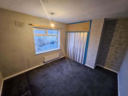 Maplewood Avenue, Deeside, Garden City - Photo 2