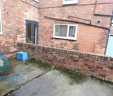 1 bed Ground Floor Flat for Rent - Photo 2