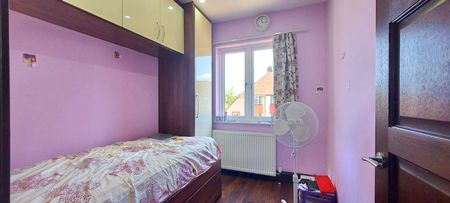 4 bed semi-detached house to rent in Rosecroft Walk, Pinner, HA5 - Photo 4