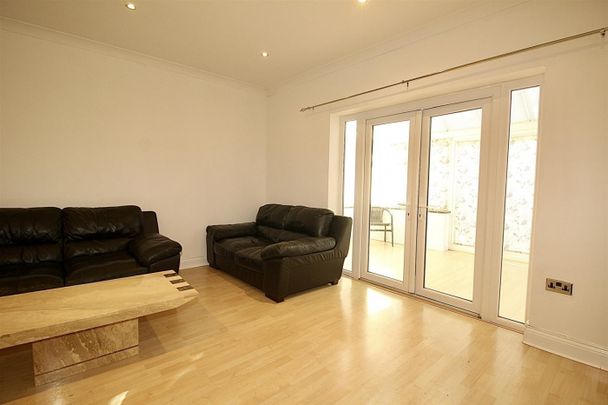 3 Bedroom House - Semi-Detached To Let - Photo 1