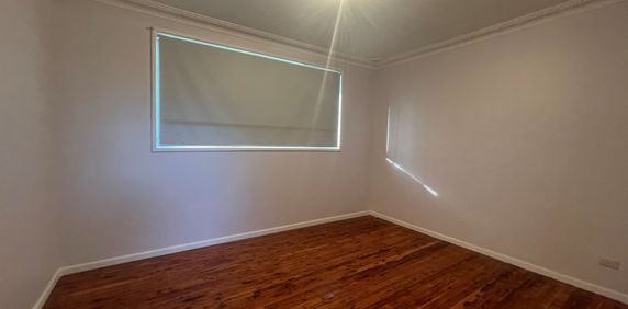 FAMILY HOME CLOSE TO ALL AMENITIES - Photo 2