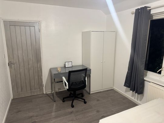 Room in a Shared Flat, Stillingfleet Road, SW13 - Photo 1