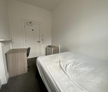 11 bedroom house share to rent - Photo 1