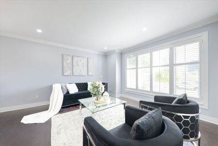 For Lease - 43 Tamarisk Drive Unit# Main, Toronto, Ontario - Photo 2