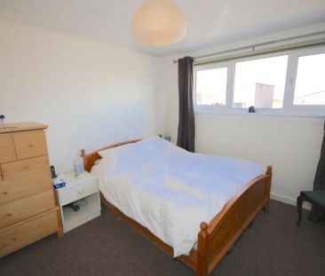 4 bedroom semi-detached house to rent - Photo 2