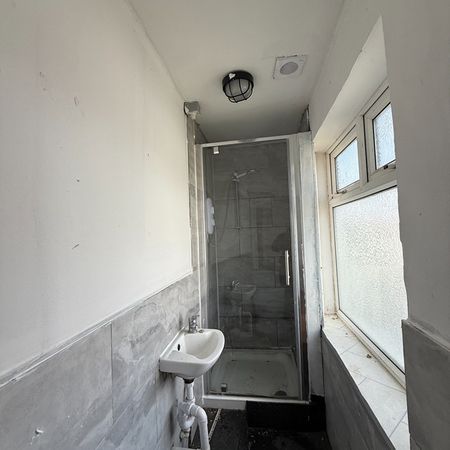 Studio Flat, Evelyn Avenue, NW9 - Photo 4