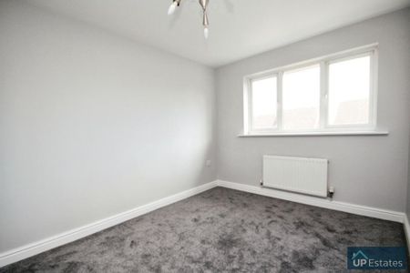 4 bedroom detached house to rent - Photo 4