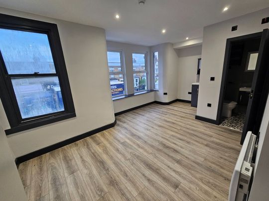 Studio Flat, London, SE6 - Photo 1