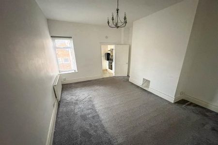 3 bedroom flat to rent - Photo 2