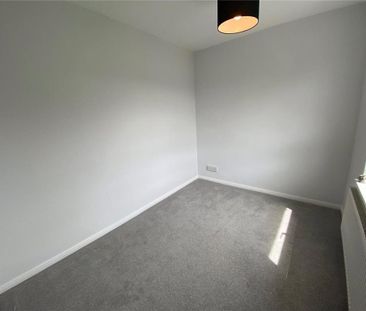 4 bedroom semi-detached house to rent - Photo 4