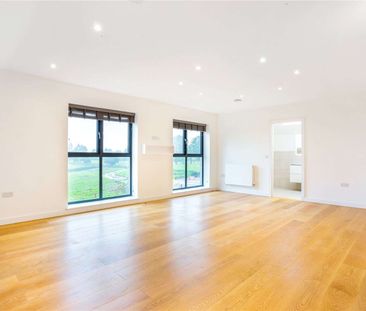 Semi-detached barn conversion designed to a high specification and ... - Photo 5