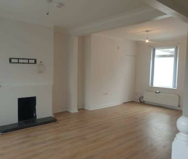 Partly Furnished 3 Bedroom Terrace - Photo 4