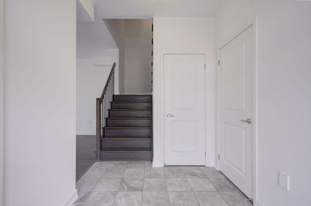 For Lease - 178 Wheat Boom Drive, Oakville, Ontario - Photo 5