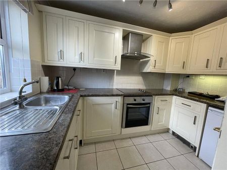 2 bedroom semi-detached house to rent - Photo 2