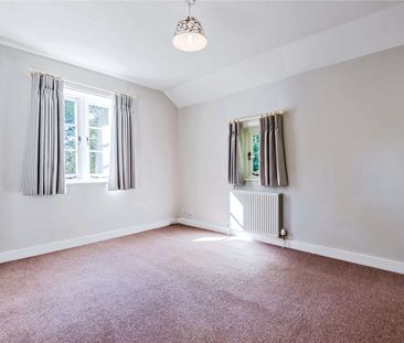 Beautiful detached two-bedroom lodge house. - Photo 2