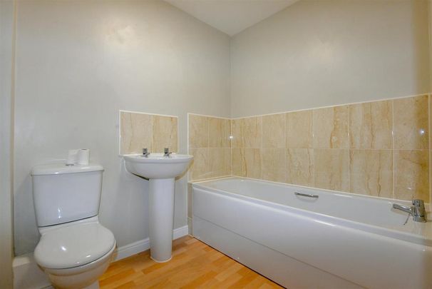 3 bedroom end of terrace house to rent - Photo 1