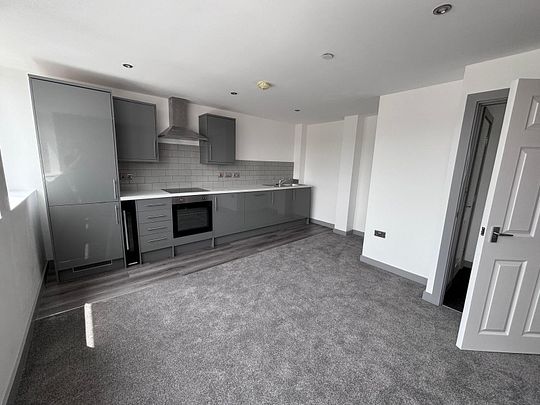 NEWLY REFURBISHED 1 BED APARTMENT - LEEDS - Photo 1