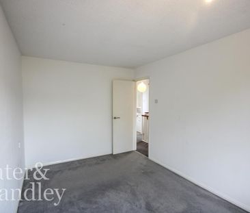 3 bedroom end of terrace house to rent - Photo 2