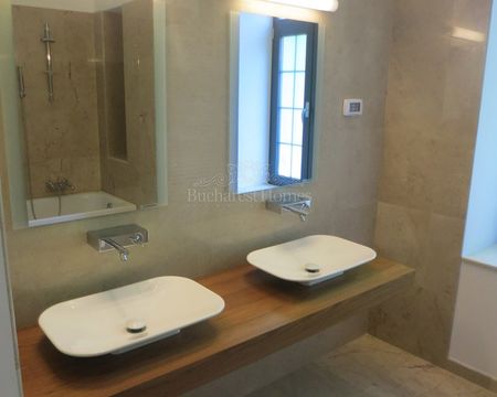 Special Luxury Three Bedroom Apartment with Large Veranda - Icoanei - Photo 3