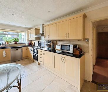 Knollcroft, Shoeburyness, Southend On Se... - Photo 2