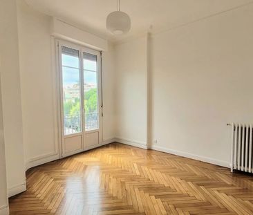 Location Appartement 4 pièces 97m² CANNES 06400 - Photo 2