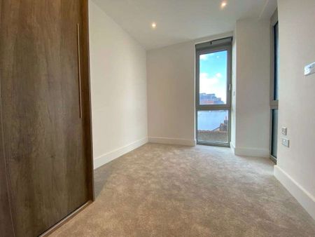 A two bedroom apartment to rent in Verto - Reading's popular residential building, with a balcony, residents gym and an exceptional standard of presentation. - Photo 5