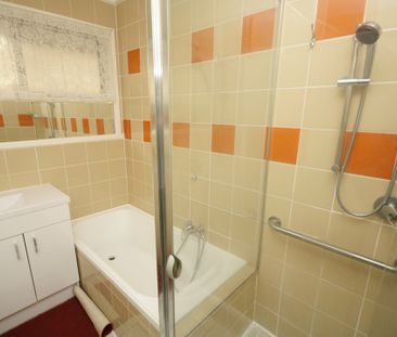 THREE BEDROOMS HOUSE IN CENTRAL SPRINGVALE - Photo 2