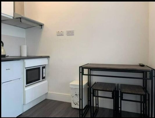 Studio Flat, Forty Lane, HA9 - Photo 1