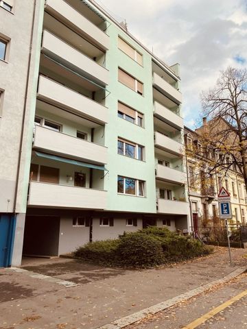 SCHÖNE 2.5 ZIMMERWOHNUNG MIT BALKON LIFT UND KELLER PER 1.11.2025 - Photo 2