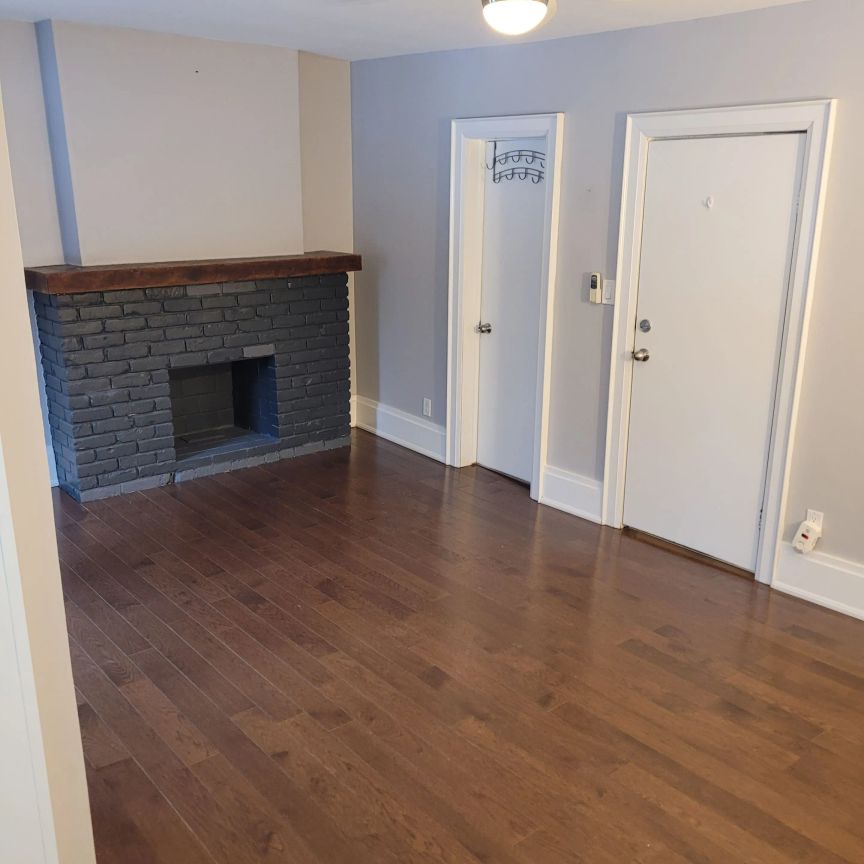 302 Glenlake Avenue #2nd Floor Front - Photo 1